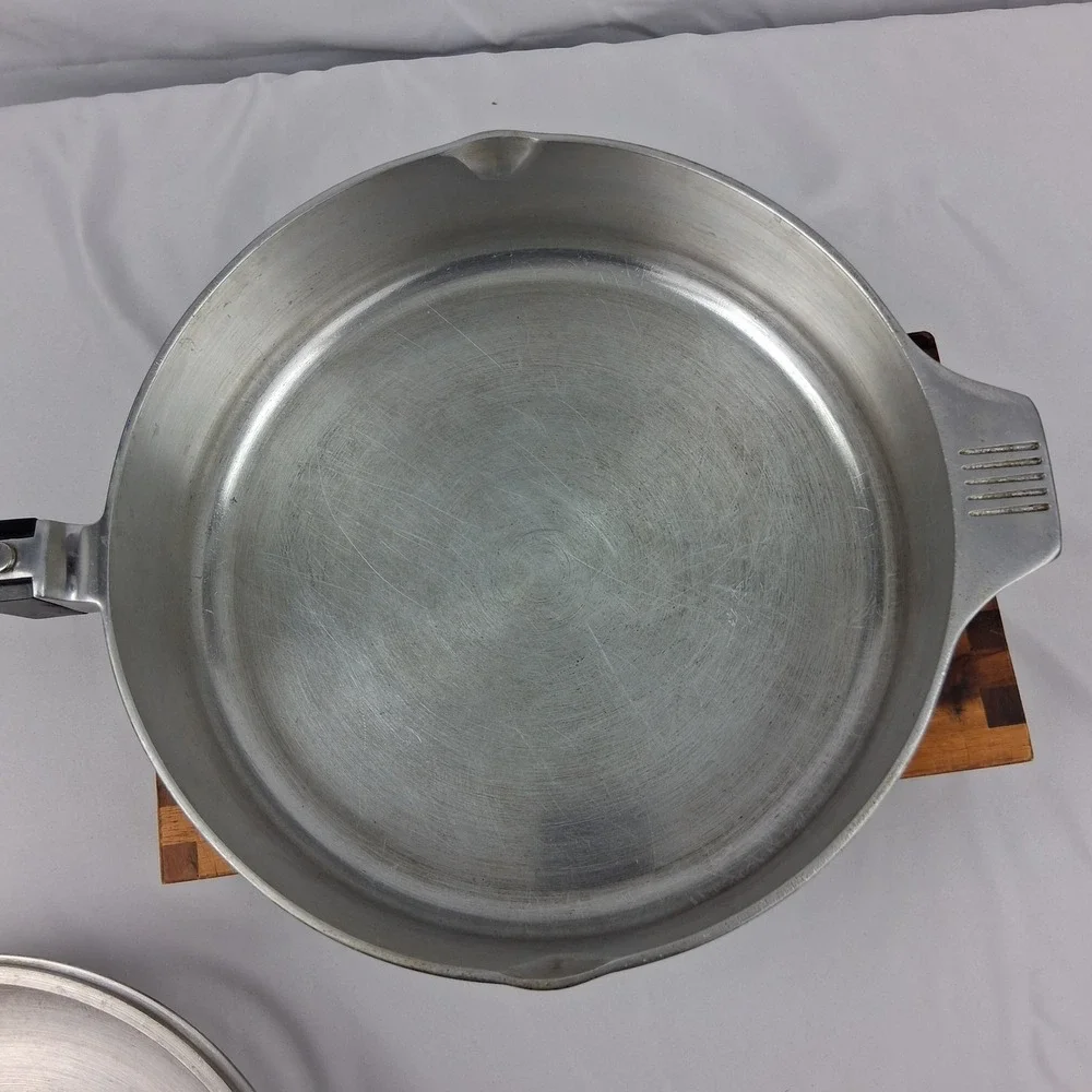 Magnalite Classic S109 Cast Aluminum 11.25 Inch Skillet Sauté Pan w/ Lid Silver